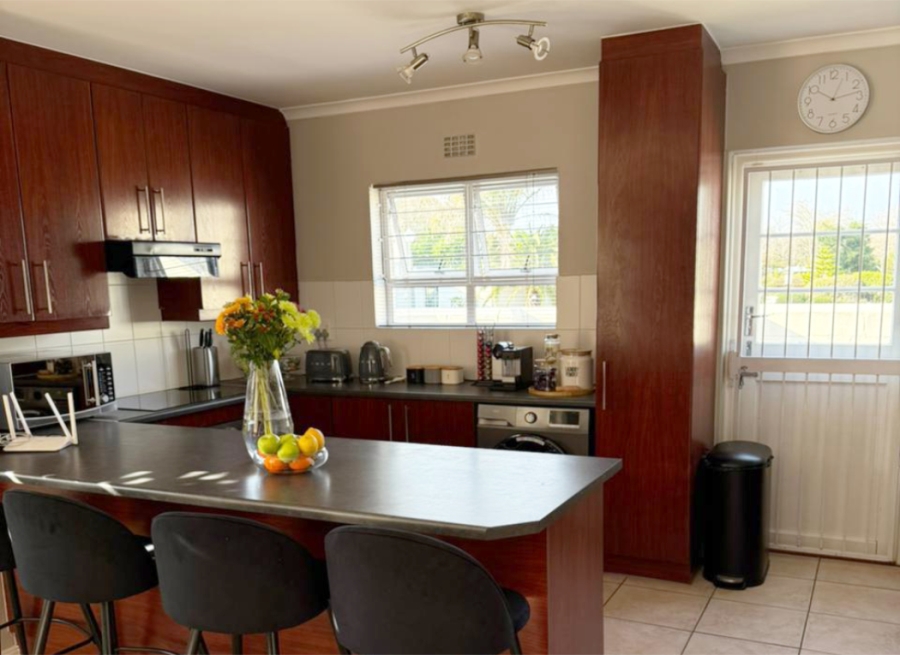 To Let 3 Bedroom Property for Rent in Pinehurst Western Cape